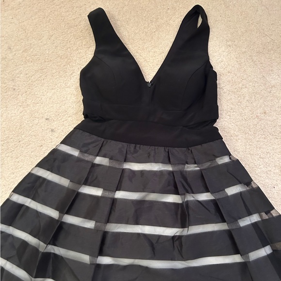 Xscape Black Low Cut Mini Dress Size 8 - Picture 2 of 3